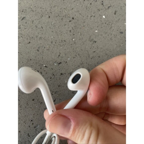 Apple EarPods Lightning Connector In Ear Canal A1748 MWTY3AM/A - Original - Picture 8 of 8